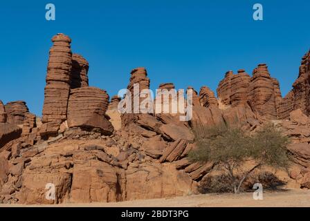 Labyrithe de formation de roches appelé d'Oyo dans le plateau Ennedi sur dessert Sahara, Tchad, Afrique. Banque D'Images