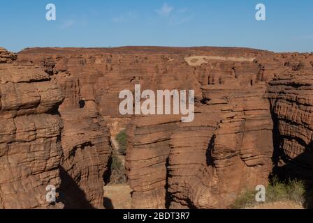 Labyrithe de formation de roches appelé d'Oyo dans le plateau Ennedi sur dessert Sahara, Tchad, Afrique. Banque D'Images