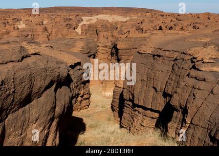 Labyrithe de formation de roches appelé d'Oyo dans le plateau Ennedi sur dessert Sahara, Tchad, Afrique. Banque D'Images