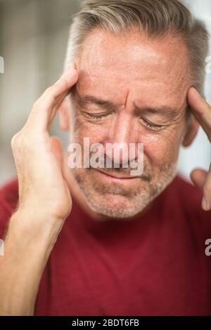 Man having a headache stock photo Banque D'Images