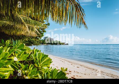 Seychelles vacances vacances à la plage d'Anse Source d'argent sur l'île de la Digue. Banque D'Images