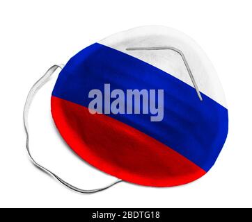 Masque médical N-95 avec drapeau russe isolé sur fond blanc. Banque D'Images
