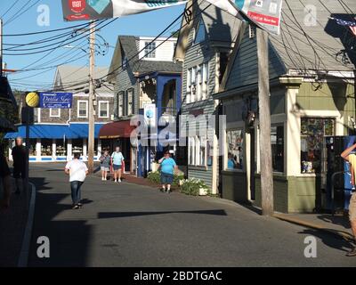 Vue sur la rue d'une journée d'été à Provincetown, Massachusetts, sur Cape Cod Banque D'Images