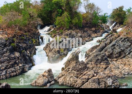 Chutes de Li Phi sur le Mékong. Célèbre paysage dans le delta du Mékong, 4000 îles, Champasak, Laos. Banque D'Images