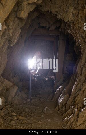 Les arbres de mine abandonnés dans le désert de Californie Banque D'Images