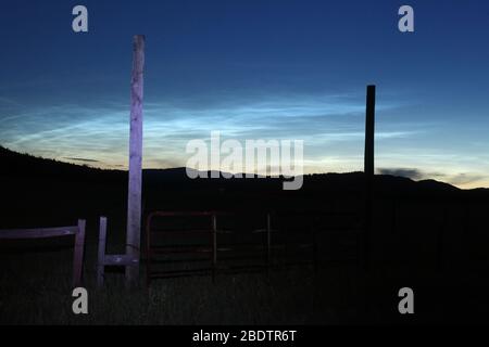 Nuages Noctilucent au-dessus de l'Alberta Banque D'Images