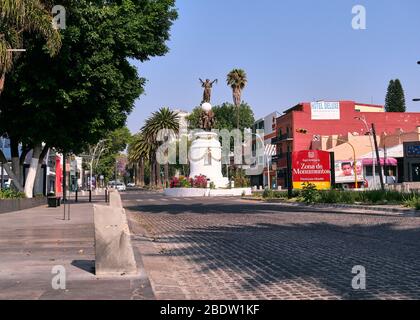 Rue vide Avenida Jarez sans personne et voiture dans la ville de Puebla pendant le virus Covid-19, Puebla de Zaragoza, Mexique, en avril 9, 2020. Banque D'Images