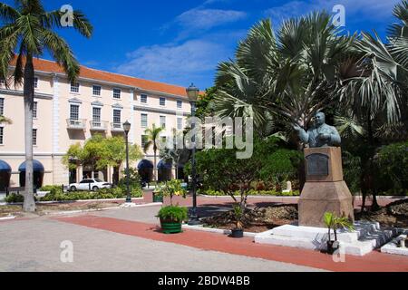 Buste de Sir Milo Boughton Butler, Rawson Square, Nassau, New Providence Island, Bahamas Banque D'Images