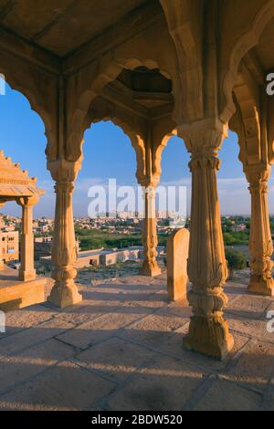 Vue sur le fort Jaisalmer de Vyas Chhatri cenographiques Sunset point Rajasthan Inde Banque D'Images