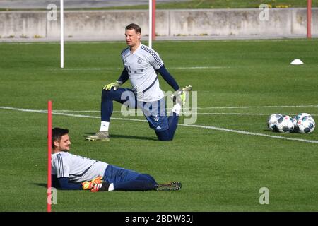 Munich, Allemagne. 9 avril 2020. bonjour: Manuel NEUER (goalwart FC Bayern Munich), front: Sven ULREICH, goalwart (FC Bayern Munich), action FC Bayern Munich formation dans la pandémie de coronavirus en petits groupes. Formation sur Saebener Strasse. Football 1. Bundesliga, saison 2019/2020, le 9 avril 2020 | usage international crédit: dpa/Alay Live News Banque D'Images