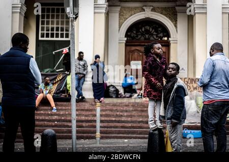 Réfugiés nationaux africains étrangers sur la place Greenmarket du Cap pendant leur occupation de six mois de l'Église méthodiste centrale en Afrique du Sud Banque D'Images