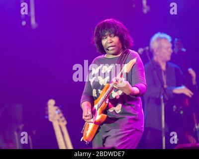 Joan Armatrain se présente au festival Cropredy de la convention de FAirport, au Royaume-Uni. 10 août 2012 Banque D'Images