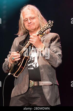 Chris Leslie de la convention de FAirport qui se déroule au festival Croprey du groupe, au Royaume-Uni. 8 août 2012 Banque D'Images