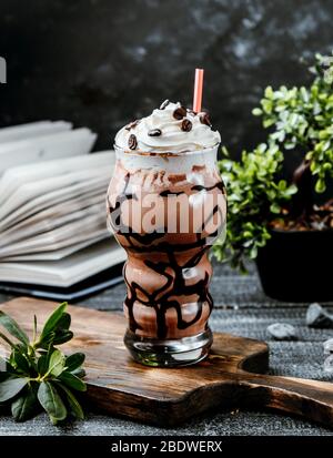 cocktail au caramel avec crème Banque D'Images