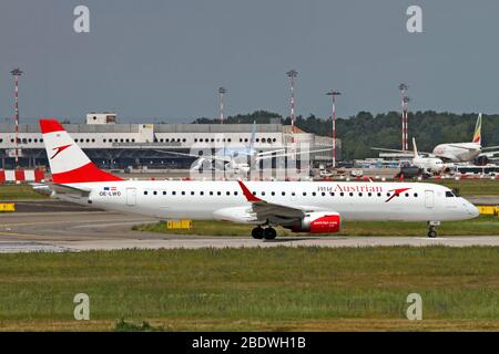 OE-LWD Austrian Airlines Embraer ERJ-195 LR (Embraer 190-195) à Malpensa (MXP / LIMC), Milan, Italie Banque D'Images