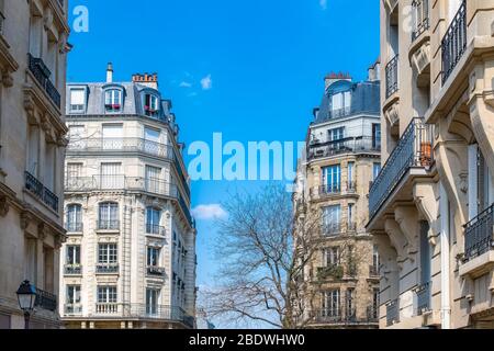 Paris, bâtiments typiques boulevard du Montparnasse, belles façades Banque D'Images