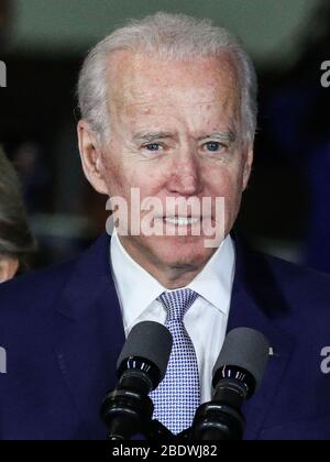 (DOSSIER) la première journée officielle de Joe Biden comme candidat démocrate de facto à la présidence 2020. La décision du sénateur Bernie Sanders du Vermont de quitter mercredi la course signifie que l'ancien vice-président peut désormais consacrer pleinement son temps et son énergie aux élections générales contre le président Donald Trump. BALDWIN HILLS, LOS ANGELES, CALIFORNIE, États-Unis - MARS 03: L'ancien vice-président Joe Biden, candidat démocrate à la présidentielle de 2020, parle pendant le Jill et Joe Biden 2020 Super Tuesday Los Angeles Rally tenu au Baldwin Hills Recreation Center le 3 mars 2020 à Baldwin Hills, Los Angeles, Californie, U. Banque D'Images