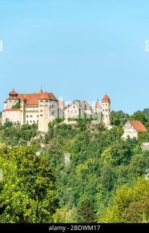 Vue sur le château de Harburg en été, Swabia, Bavière, Allemagne Banque D'Images