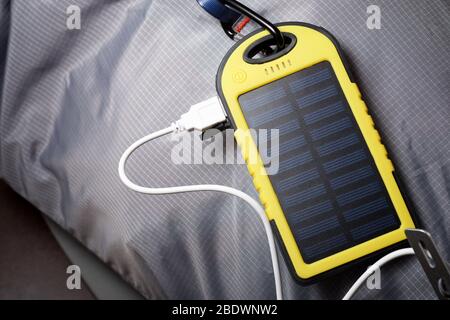 Cellule solaire portable pour des excursions dans la nature. Banque D'Images