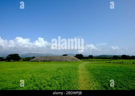 Tombe dans le cimetière mégalithique de Carrowmore, Comté Sligo, Irlande. C'est l'un des complexes mégalithiques les plus importants du pays. Banque D'Images