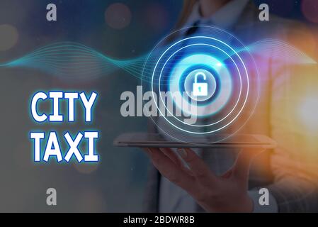 Main conceptuel écrit, indiquant City Taxi. Sens concept type de véhicule en location avec chauffeur pour un trajet souvent non partagée Banque D'Images