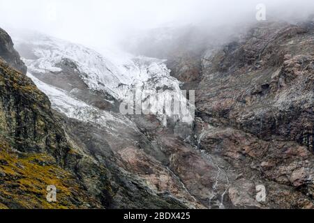 Fonte intensive des glaciers en raison du réchauffement de la planète. Banque D'Images