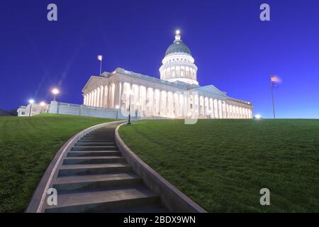 Salt Lake City, Utah, États-Unis au Capitole de l'État de l'Utah au crépuscule. Banque D'Images