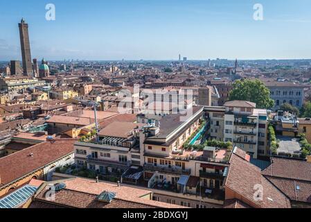 Bologne, capitale et plus grande ville de la région Emilie-Romagne dans le nord de l'Italie - vue de la Basilique de San Petronio Banque D'Images