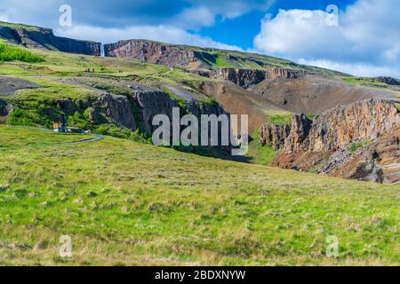 Litlanesfoss vu de Hengifoss Track, région orientale, Islande Banque D'Images