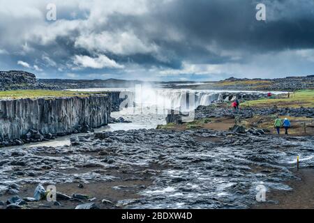 Selfoss au fleuve Jökulsá á Fjöllum vu de l'ouest, Parc national de Vatnajökull, région du Nord-est, Islande Banque D'Images