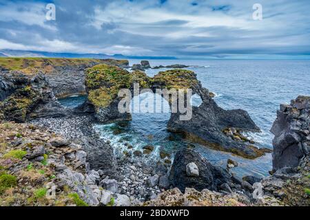 Gatklettur, Arnarstapi, péninsule de Snaefellsnes, Islande Banque D'Images