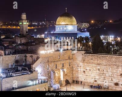 Le Mont du Temple - mur occidental et le dôme doré de la mosquée du Rocher dans la vieille ville de Jérusalem, Israël Banque D'Images