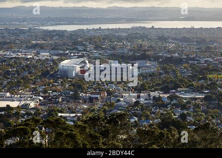 Auckland, Nouvelle-Zélande - 03 juillet 2017 : vue générale du terrain de rugby d'Eden Park, le plus grand stade de sport de Nouvelle-Zélande depuis le mont Eden Banque D'Images