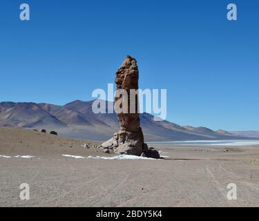 Vue sur Monjes de la Pacana dans la réserve nationale de Los Flamencos. Les Andes, Chili Banque D'Images