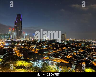 Vue aérienne de Singapour sur les bâtiments de l'hôtel et les gratte-ciel de Singapour. Nuit, Singapour vue aérienne sur les bâtiments de l'hôtel et le centre-ville Banque D'Images