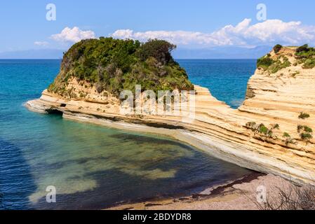 La Manche d’Amour aussi connue sous le nom de Canal d’Amour à Sidari. Île de Corfou. Grèce. Banque D'Images