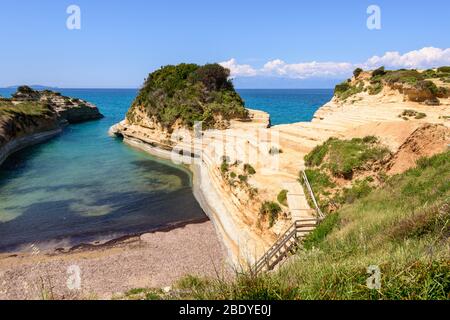 La Manche d’Amour aussi connue sous le nom de Canal d’Amour, la célèbre plage de l’île de Corfou. Grèce Banque D'Images