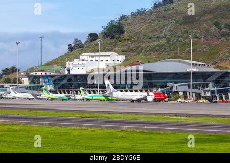 Tenerife, Espagne – 25 novembre 2019 : avions à l'aéroport de Tenerife Nord (TFN) en Espagne. Banque D'Images