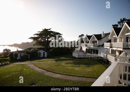 Depuis le balcon d'un Bed and Breakfast inn donnant sur la côte de Mendocino de Californie Banque D'Images