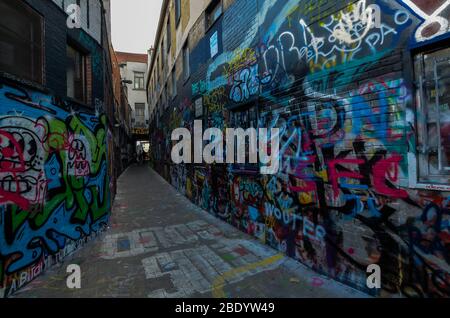 Gand, Belgique, août 2019. La rue graffiti est une rue étroite entièrement dédiée à l'art de la rue dans une ville aussi propre, élégante et ordonnée, nous trouvons Banque D'Images