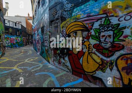 Gand, Belgique, août 2019. La rue graffiti est une rue étroite entièrement dédiée à l'art de la rue dans une ville aussi propre, élégante et ordonnée, nous trouvons Banque D'Images