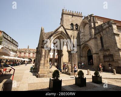 Padrao do Salado et Largo da Oliveira le sanctuaire gothique, Guimaraes Portugal Banque D'Images