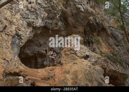 Sortie de la grotte de Cueva de la Vaca dans la vallée de Viñales, Cuba Banque D'Images