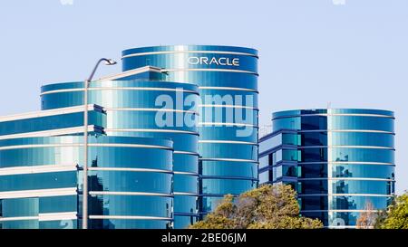 23 novembre 2019 Redwood City / CA / USA - siège social d'Oracle dans la Silicon Valley; Oracle Corporation est une société multinationale de technologie informatique Banque D'Images