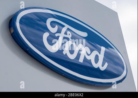 Gdansk, Pologne. 10 avril 2020. Logo Ford Store à Gdansk. Crédit: Mateusz Slodkowski/SOPA Images/ZUMA Wire/Alay Live News Banque D'Images