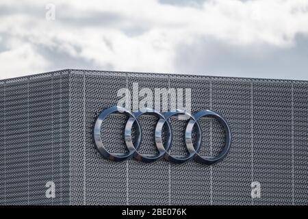 Gdansk, Pologne. 10 avril 2020. Logo Audi à Gdansk. Crédit: Mateusz Slodkowski/SOPA Images/ZUMA Wire/Alay Live News Banque D'Images