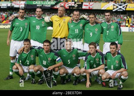 L'équipe de football d'Irlande du Nord, (rangée supérieure de gauche) Tony Capaldi (Plymouth Argyle), James Quinn (Peterborough United), Maik Taylor (Birmingham City), Stuart Elliott (Hull City), David Healy (Leeds United), Keith Gillespie (Sheffield United), (rangée inférieure de gauche) - Chris Baird (Southampton), Aaron Huges (Aston Villia), Stephen Motherwell (Steve Davis) (Aston Villa) et Damien Johnson (Birmingham City). Photo/Paul McErlane Banque D'Images