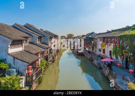 SUZHOU, CHINE- NOVEMBRE 05: Vue sur la vieille ville historique de la rue Shantang, une destination de voyage célèbre le 05 novembre 2019 à Suzhou Banque D'Images