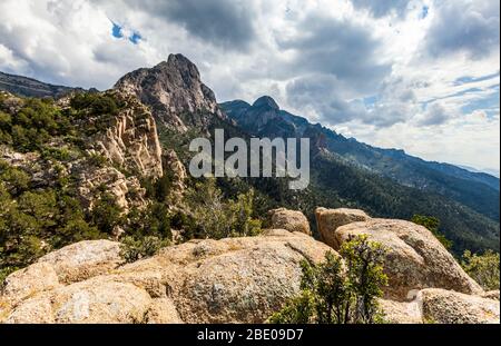Les montagnes Sandia à l'extérieur d'Albuquerque, Nouveau-Mexique, États-Unis. Banque D'Images