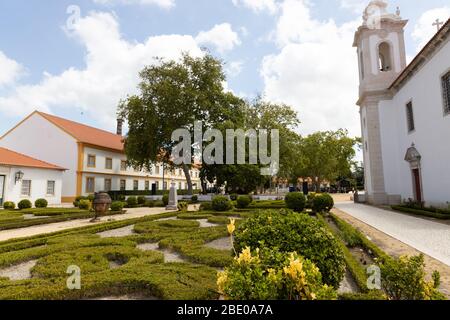 Vista Alegre notre Dame de Penha de França Chapelle et jardins à l'usine de porcelaine Ílhavo, Portugal Banque D'Images